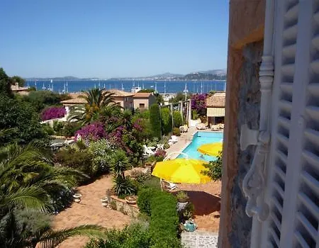 L' Escapade & Restaurant Hotel 3*