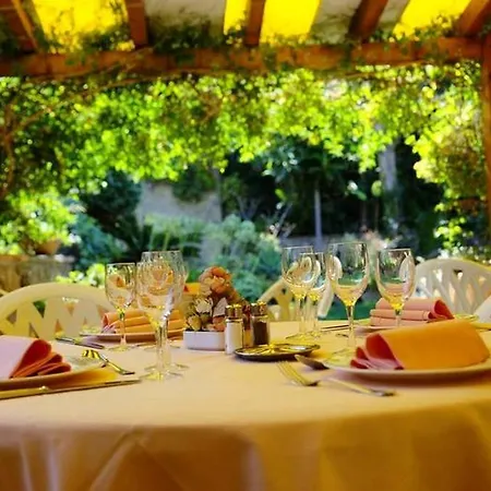 Hotel L' Escapade & Restaurant