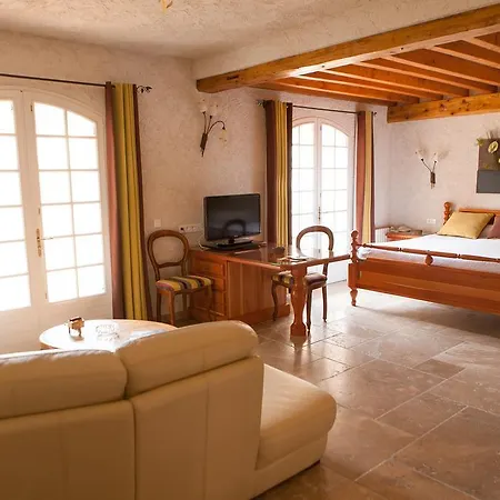 L' Escapade & Restaurant Hotel 3*