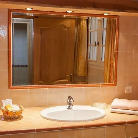 L' Escapade & Restaurant Hotel 3*